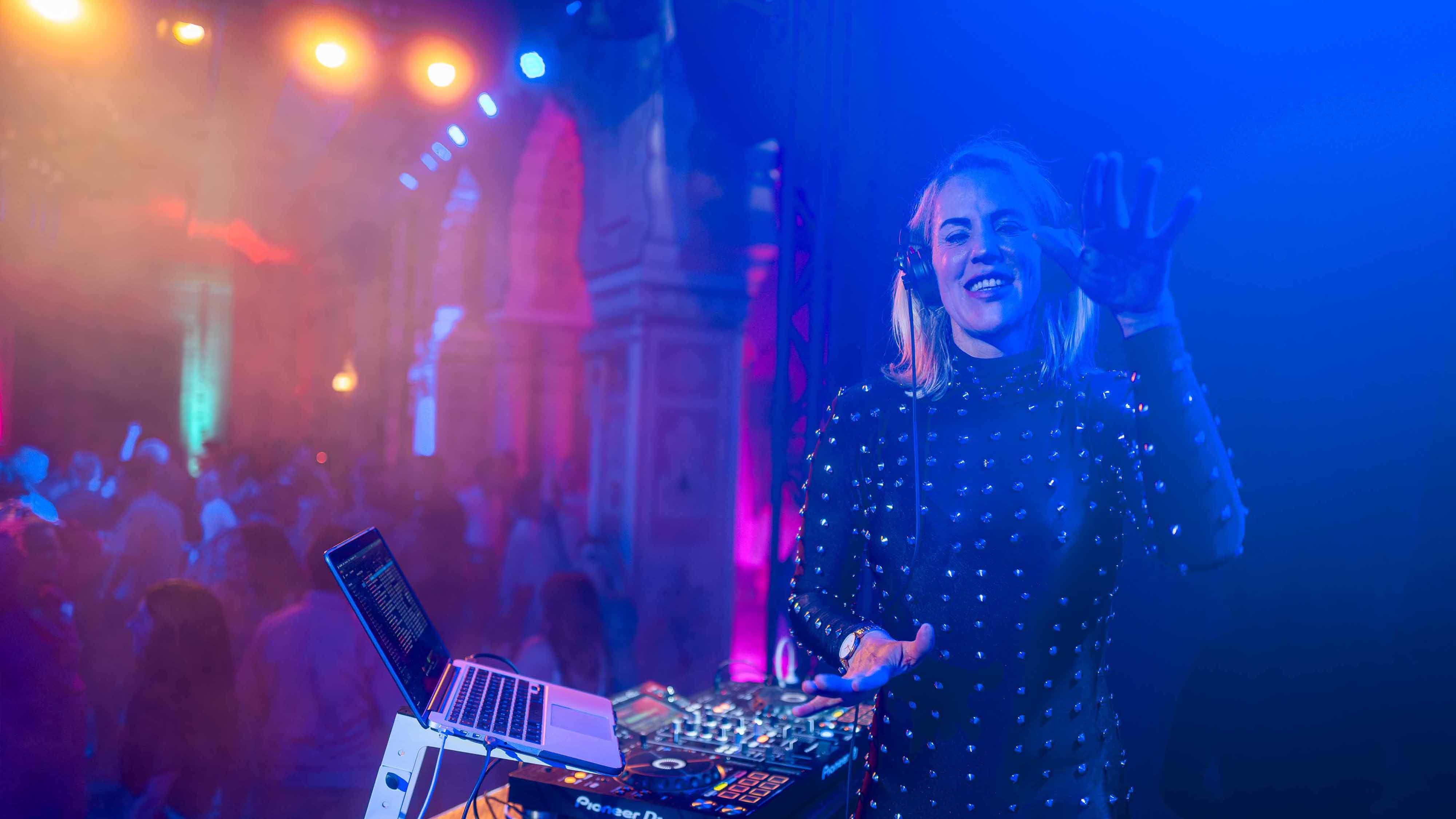DJ
