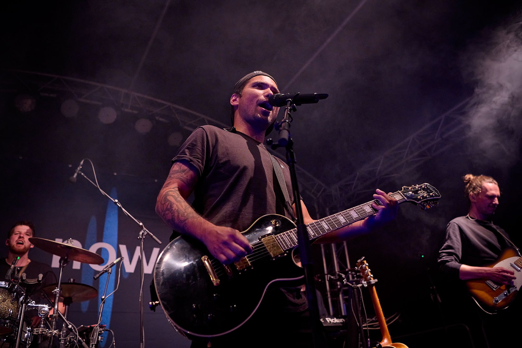 "Jetlags" party band on stage